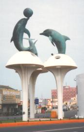 海豚塑像